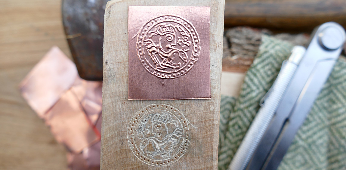 Wooden Matrices in Bracteate Production: An Experimental Approach