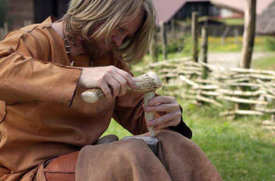 Morten Kutschera, flint knapping, workshop